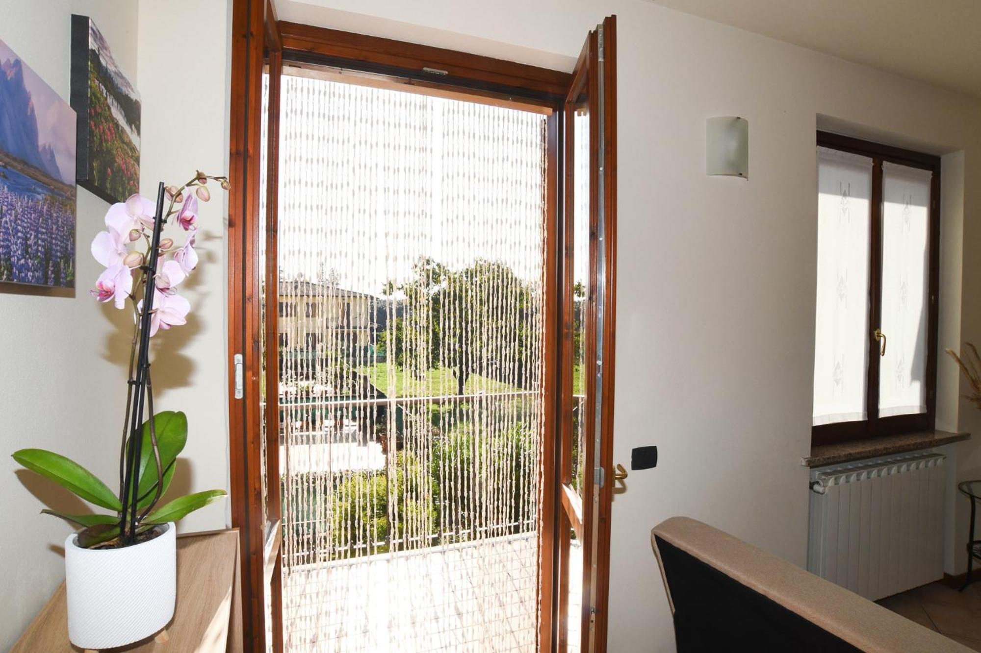 Rovato Entire Apartment In The Capital Of Franciacorta Bagian luar foto