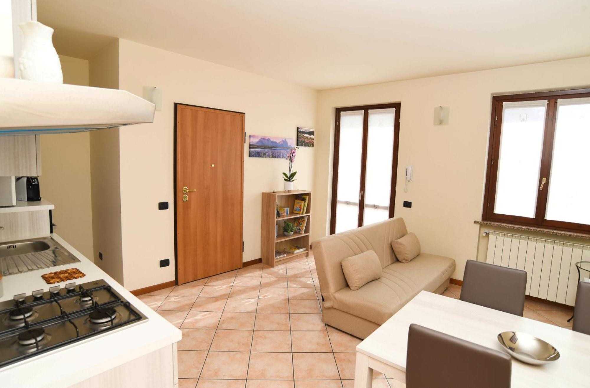 Rovato Entire Apartment In The Capital Of Franciacorta Bagian luar foto